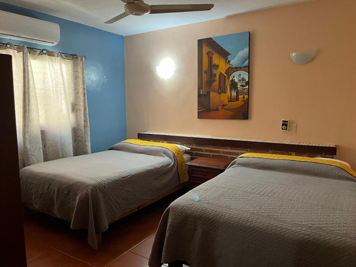 Casa De La Alegria 2 Apartments ماساتلان الغرفة الصورة